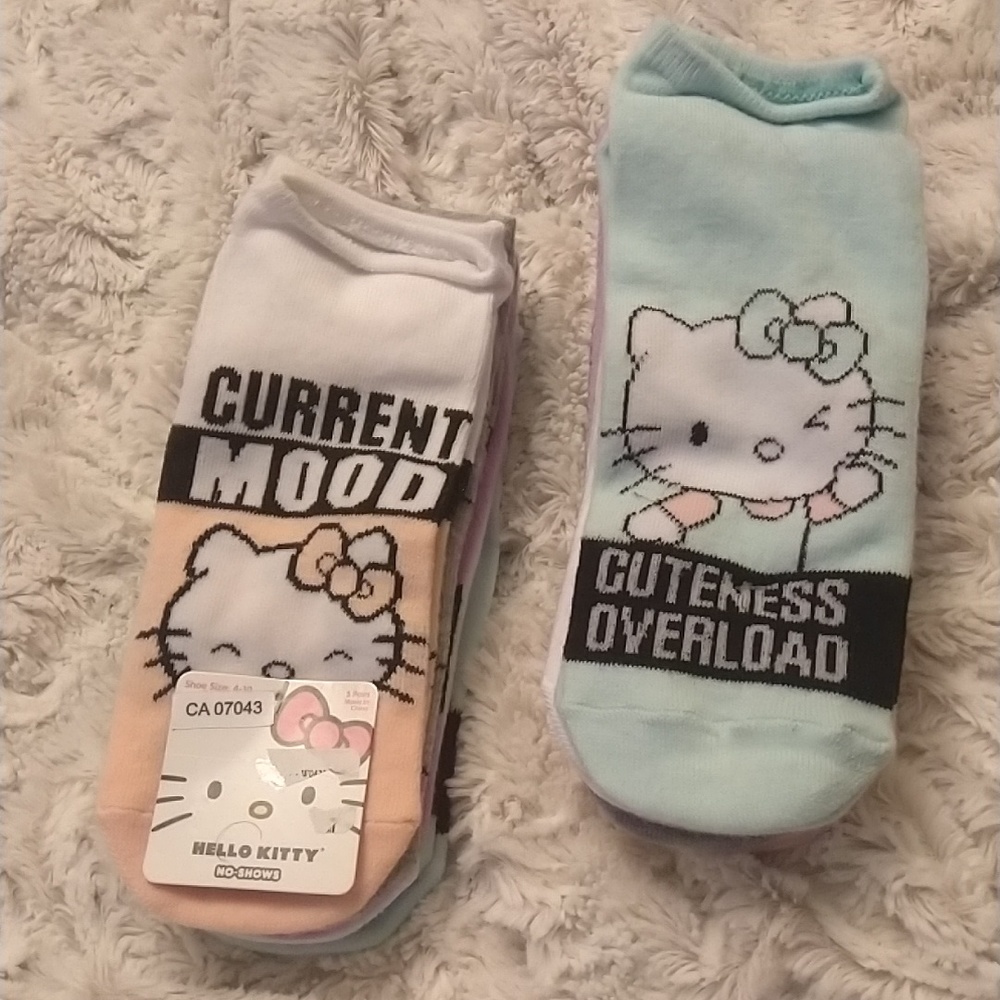 Hello Kitty Socks: One Set Only ✨NWT✨